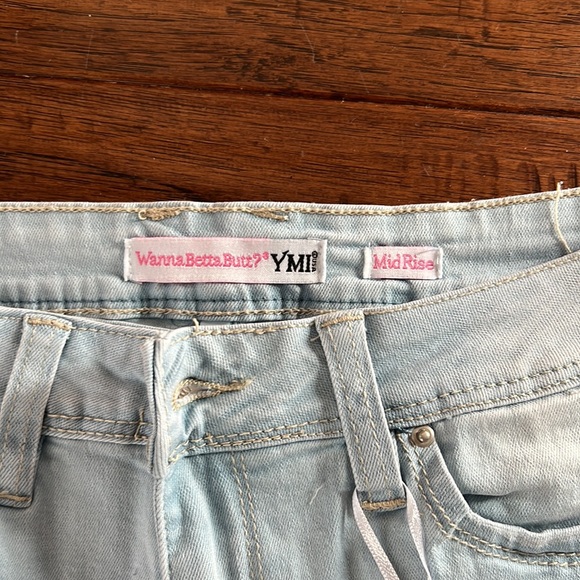 YMI Wanna Betta Butt Mid Rise Shorts Size 9 - Picture 4 of 9